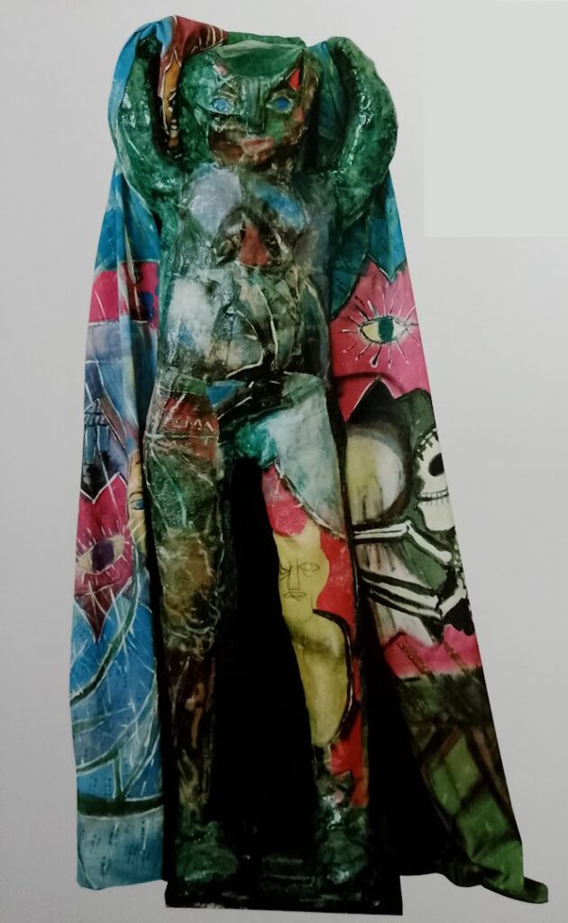 Da Série Com que pele tu te cobres Mulher Gata, 2002 Escultura de resina, fibra de vidro e tela pintada 178 x 78 x 47 cm