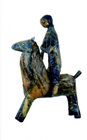 Da Série Com que pele tu te cobres O Cavalo e a Amazona, 2002 Escultura em técnica mista, tela pintada, resina e fibra de vidro 128 x 100 x 56 cm